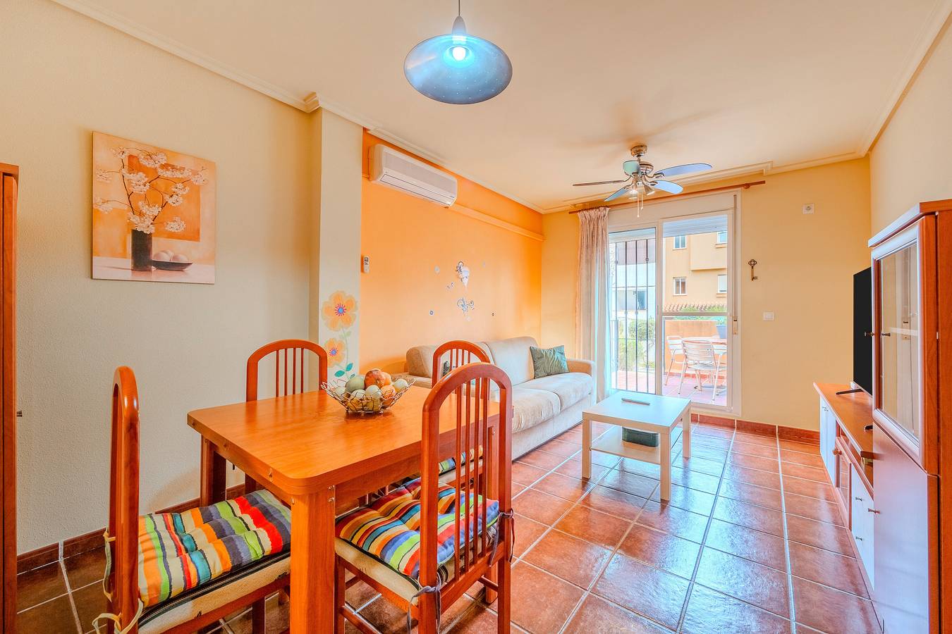 Entire apartment, Apartment 'En Urbanización Nudista' with Shared Pool, Wi-Fi and Air Conditioning in Playas de Vera, Vera