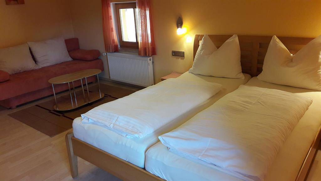 Appartamento intero, Apartment bis 3 Personen/1 Schlafraum/Bad, Wc in Unken, Distretto di Zell am See