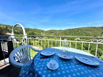 Gîte pour 2 personnes, avec balcon à Meyras