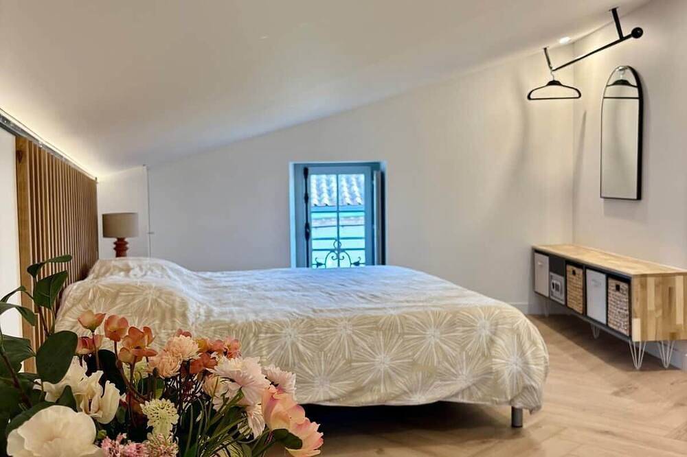 Ganze Wohnung, Luxury Triplex • Garden • Freestanding Bathtub • Citadel in Blaye, Blaye und Umgebung
