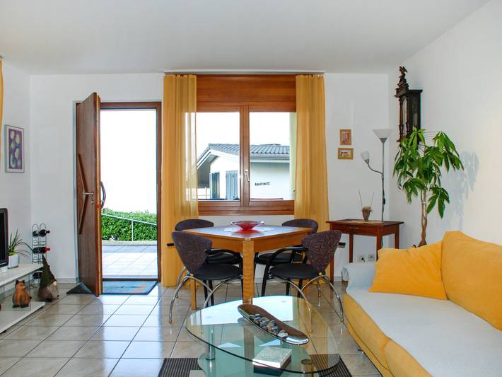 Ferienwohnung für 2 Personen, mit Terrasse und Ausblick sowie Seeblick und Garten in Gambarogno - 4