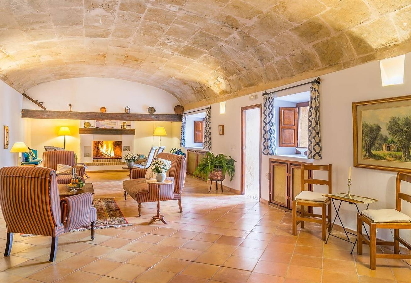 Casa rural 'Historica House con piscina, Wi-Fi gratis y vistas a la montaña' in Andrach, Mallorca Oeste