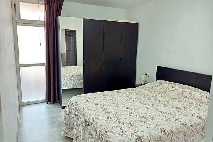 Gîte pour 4 personnes, avec jardin ainsi que terrasse et piscine dans Las Galletas - 2