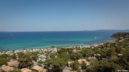Camping pour 4 personnes, avec jacuzzi ainsi que sauna et jardin à Bormes-les-Mimosas