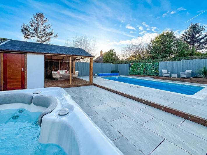 Holiday home for 2 people, with garden and pool as well as hot tub - 1