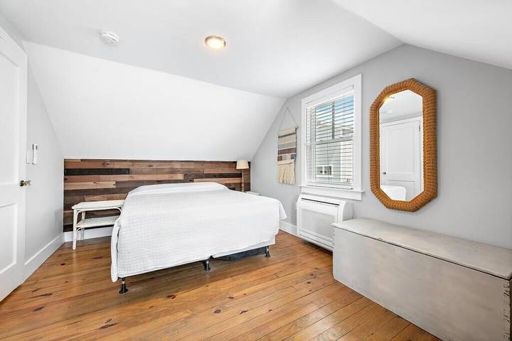 Vacation rental for 14 people, with terrace and yard, with pets in Long Beach Island