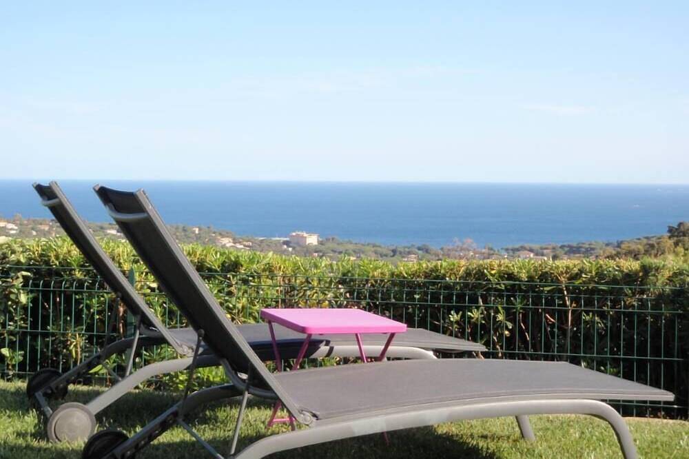 Magnífica vista al mar, aire acondicionado, jardín, dominio privado con gran piscina, wifi gratuito in Roquebrune-sur-Argens, Costa mediterránea (Francia)