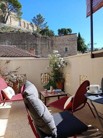 Gîte pour 4 personnes, avec terrasse ainsi que piscine et vue dans Abbaye de Saint Michel de Frigolet