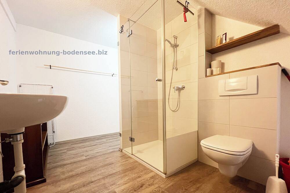 Ganze Wohnung, 2 Minuten vom See entfernt, Seeblick-Appartement mit Balkon. Haustierfreundlich! in Ermatingen, Untersee