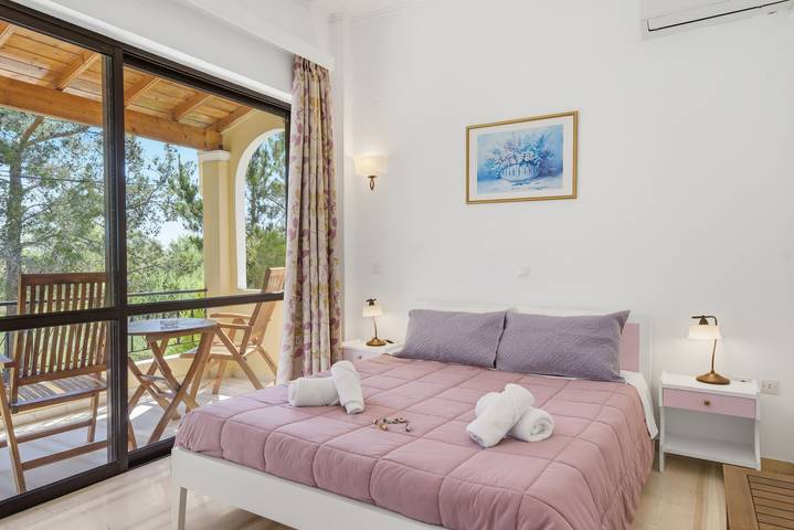 Location de vacances pour 4 personnes, avec balcon et jardin à Corfou