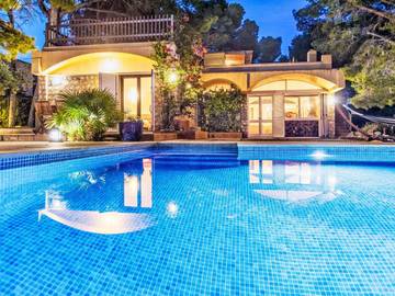 Villa pour 6 personnes, avec terrasse et piscine, animaux acceptés à Calafat