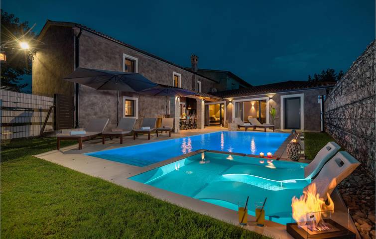 Ferienhaus für 12 Personen, mit Whirlpool und Terrasse sowie Sauna in Barban