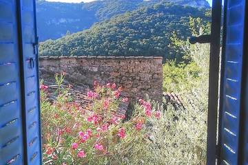 Gîte pour 6 personnes, avec terrasse à Labastide-de-Virac