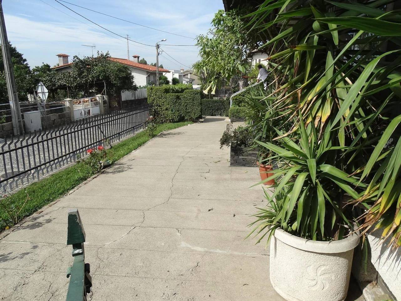 Double Room with Private Bathroom in Bougado, District de Porto