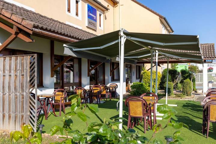 Hôtel pour 3 personnes, avec jardin à Chaintré