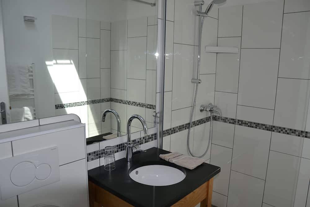 Entire apartment, Apartment Marquis (75M2) 2 bedrooms - private terrace - sleeps 6 in Avignon, Vaucluse