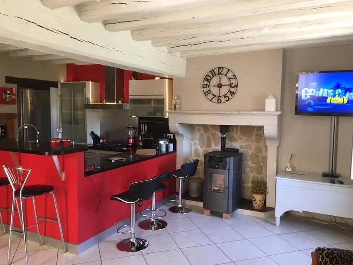 Location de vacances pour 8 personnes, avec Balcon et Jacuzzi ainsi que Terrasse et Jardin à Villy