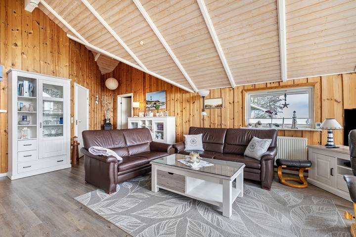Ferienhaus 'Haus Albertsen' mit privater Terrasse, privatem Garten und Wi-Fi in Hellschen-Heringsand-Unterschaar, Kreis Dithmarschen