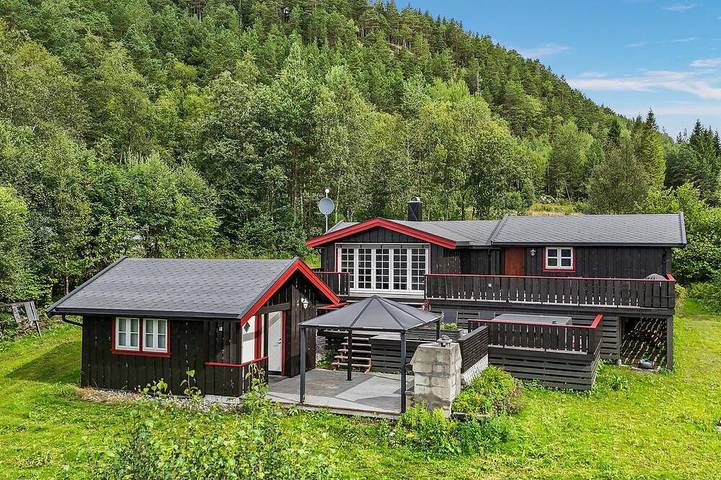 Ferienhaus für 8 Personen, mit Whirlpool und Garten in Tingvoll