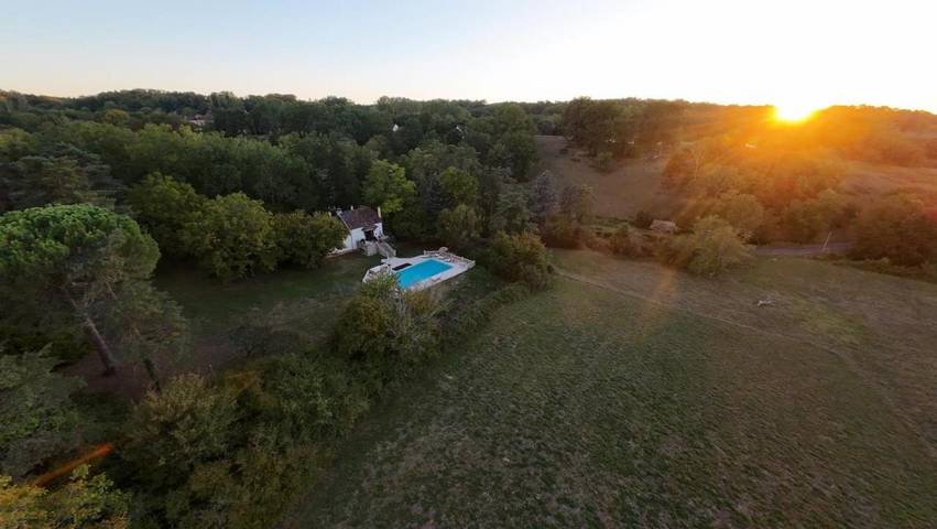 Location de vacances pour 6 personnes, avec Balcon et Terrasse ainsi que Jardin et Piscine à Payrac