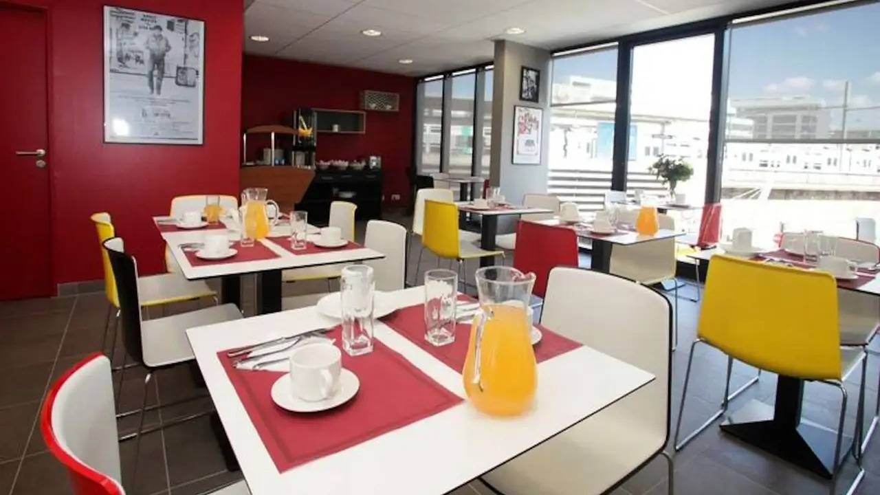 Entire holiday apartment, Ferienwohnung für 2 Personen (20 m²) in Rueil-Malmaison in Rueil-Malmaison, Hauts-de-Seine