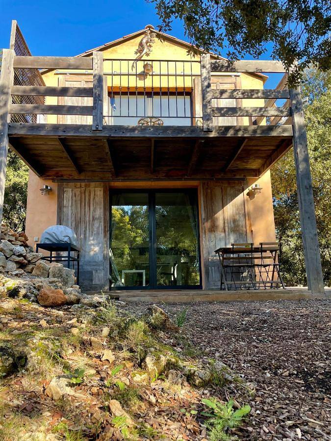 Maison d’hôte pour 4 personnes, avec jardin et terrasse ainsi que vue et piscine, animaux acceptés