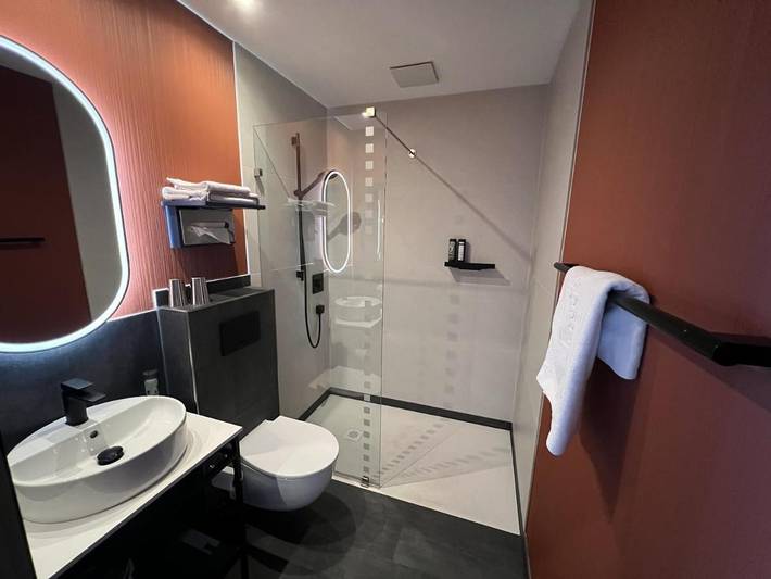 Hotel für 3 Personen, mit Ausblick und Balkon in Kölner Dom - 3