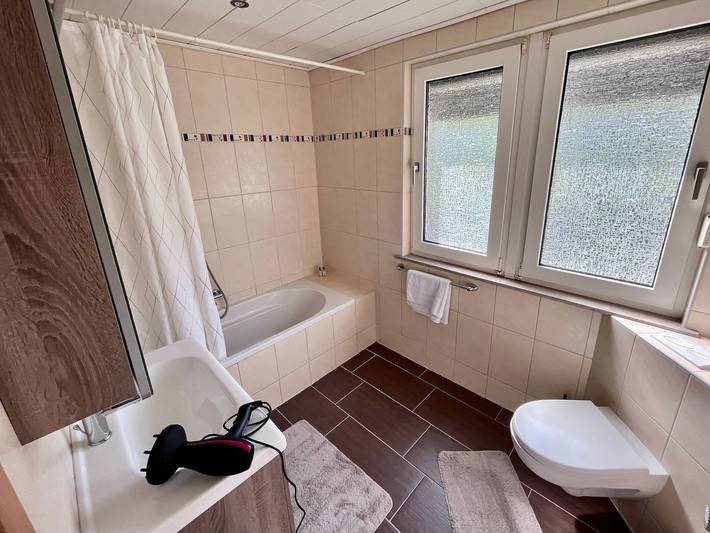 Ferienwohnung für 6 Personen, mit Garten und Balkon, kinderfreundlich in Bad Wildungen - 4