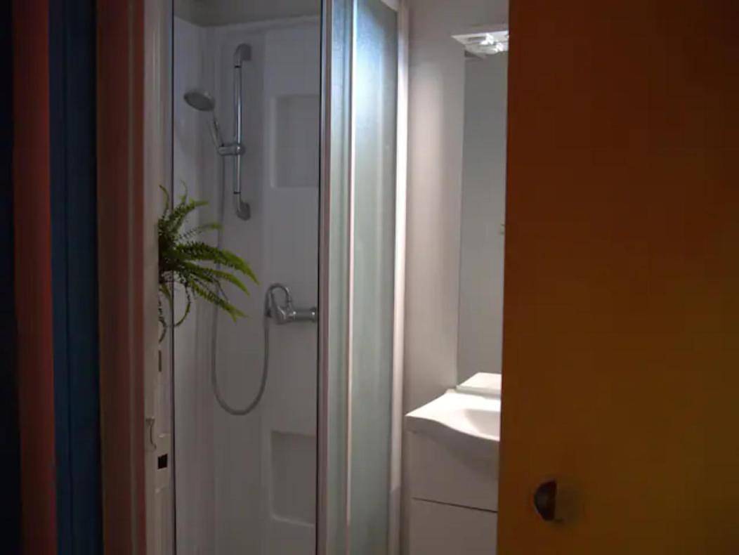 Chaleureuse maison avec Jacuzzi in Le Mas-d'Azil, Parc naturel régional des Pyrénées ariégeoises