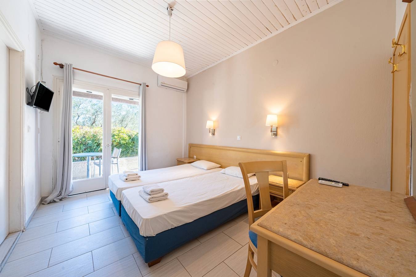 Ganzes Studio, Apartment 'Alykes Family Resort Doppelzimmer 1' mit Balkon, Wlan und Klimaanlage in Korfu