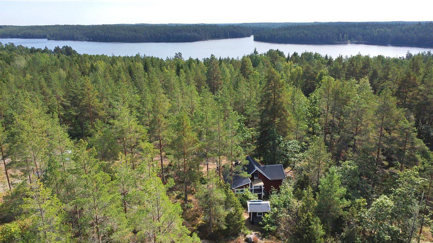 Hus Sinnermåla – Waldhütte am See in Småland für Naturfreunde & Angler in Högsby (Stadt), Högsby
