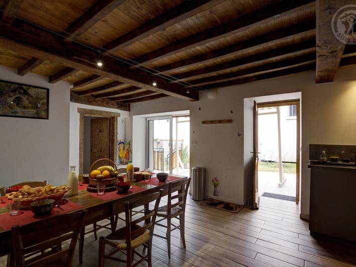 Gîte confortable à la ferme avec terrasse en campagne in Cremeaux, Région de Roanne