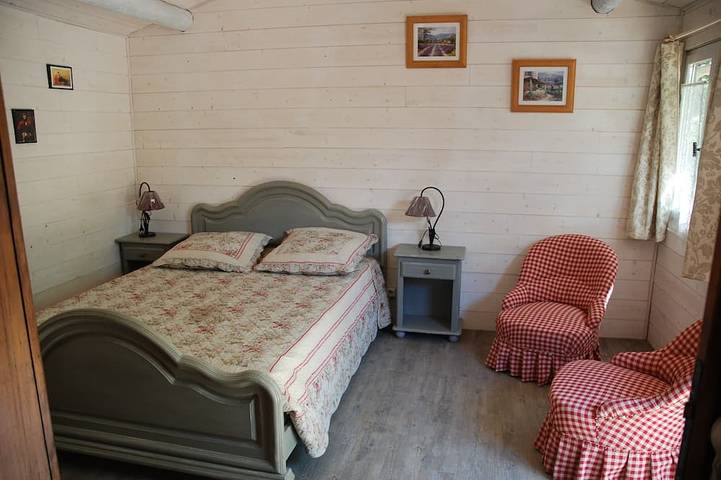 Gîte pour 2 personnes, avec terrasse ainsi que piscine et jardin dans le Luberon - 2