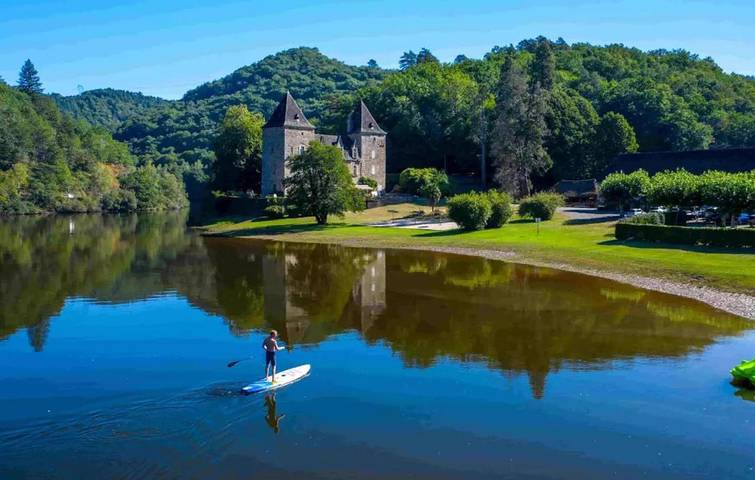 Location de vacances pour 5 personnes, avec jardin et piscine à Altillac - 2