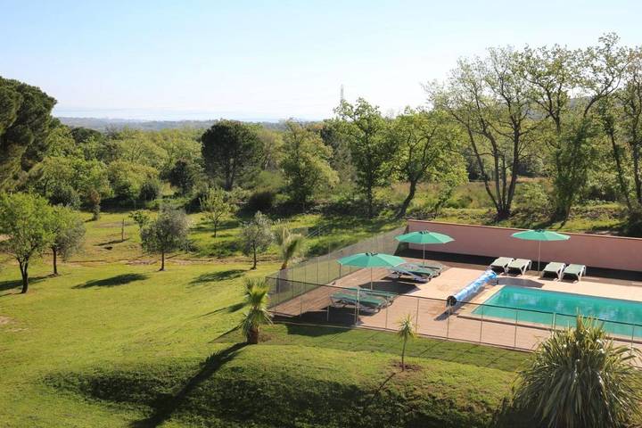 Maison d’hôte pour 2 personnes, avec piscine ainsi que jardin et vue, adapté aux familles
