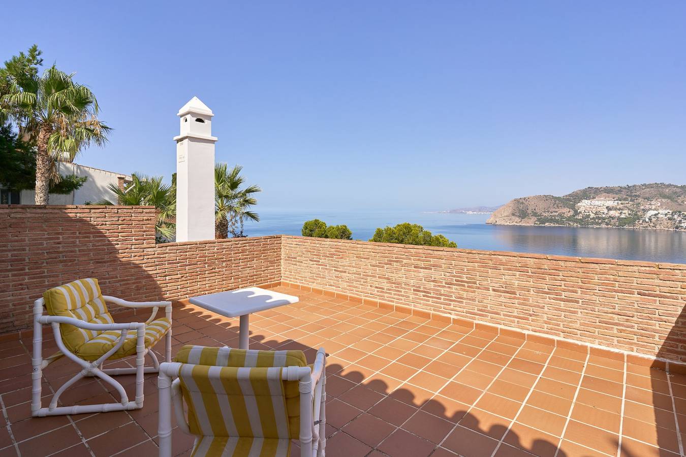 Villa 'Bahía Azul' con vistas al mar, Wi-Fi y aire acondicionado in La Herradura, Almuñecar