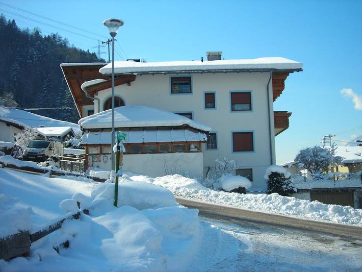 Haus Pfandler - Zimmer 3 in Tuxer Alpen, Buch in Tirol