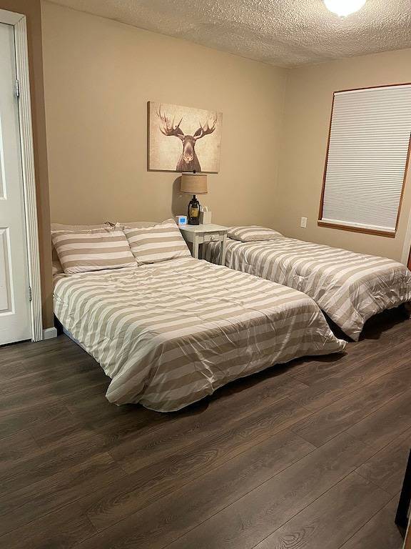 Vacation rental for 4 people, with hot tub and yard in Queensbury