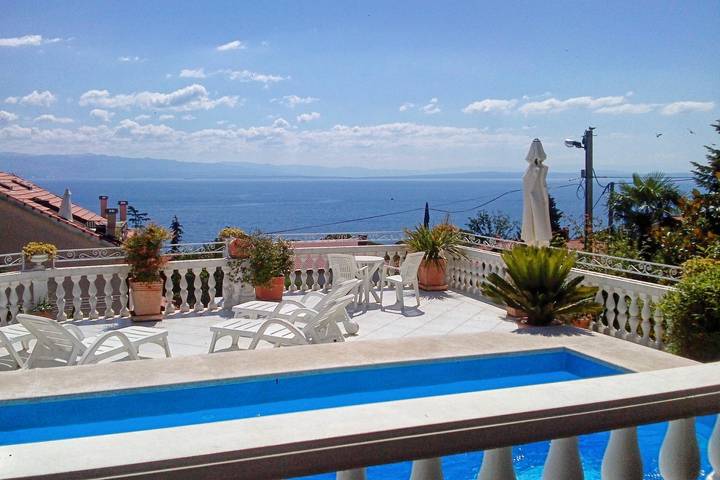 Ferienwohnung für 4 Personen, mit Pool und Balkon/Terrasse, mit Haustier in Lovran