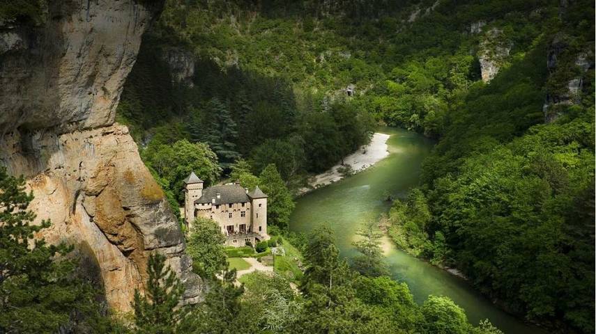 Hôtel pour 2 personnes, avec sauna et jardin ainsi que vue et piscine, animaux acceptés à Laval-du-Tarn