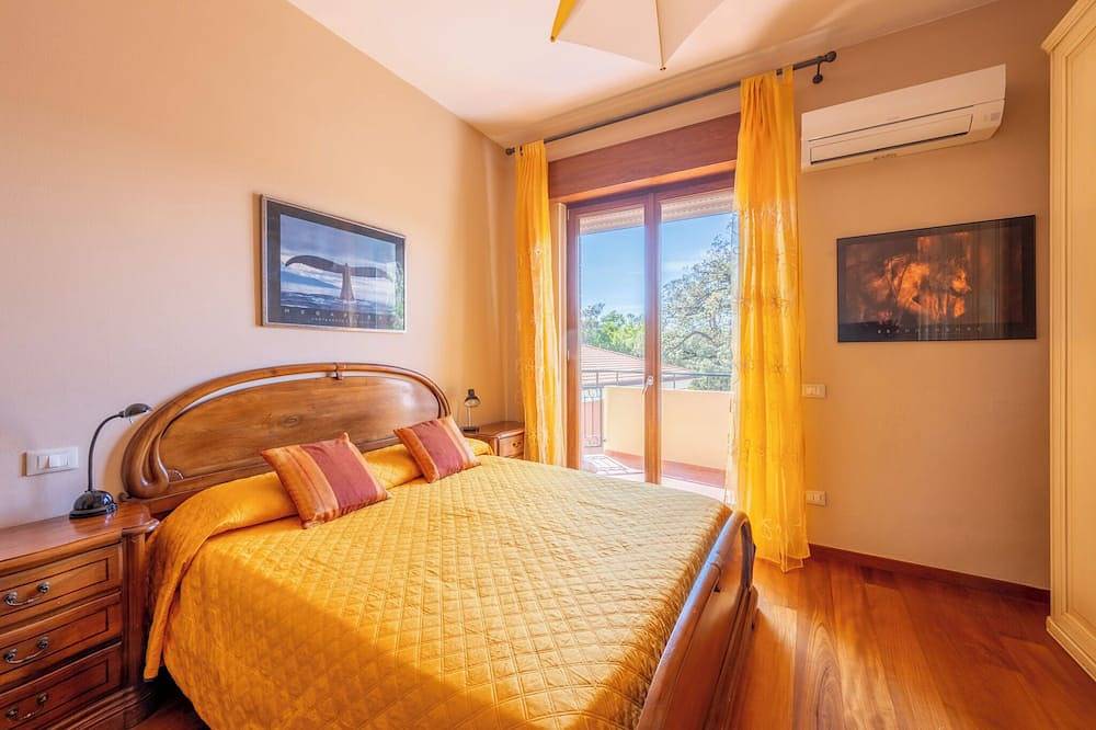 New Luxury & Quiet 2Br Apt with Terrace, Views and A/C in Marina di Carrara, Carrara