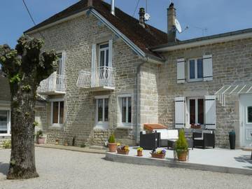 Gîte pour 6 personnes, avec terrasse et jardin dans Arlay