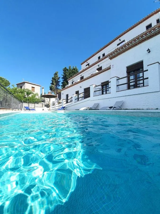 Alojamiento y desayuno para 2 personas, con jacuzzi además de piscina y jardín - 1