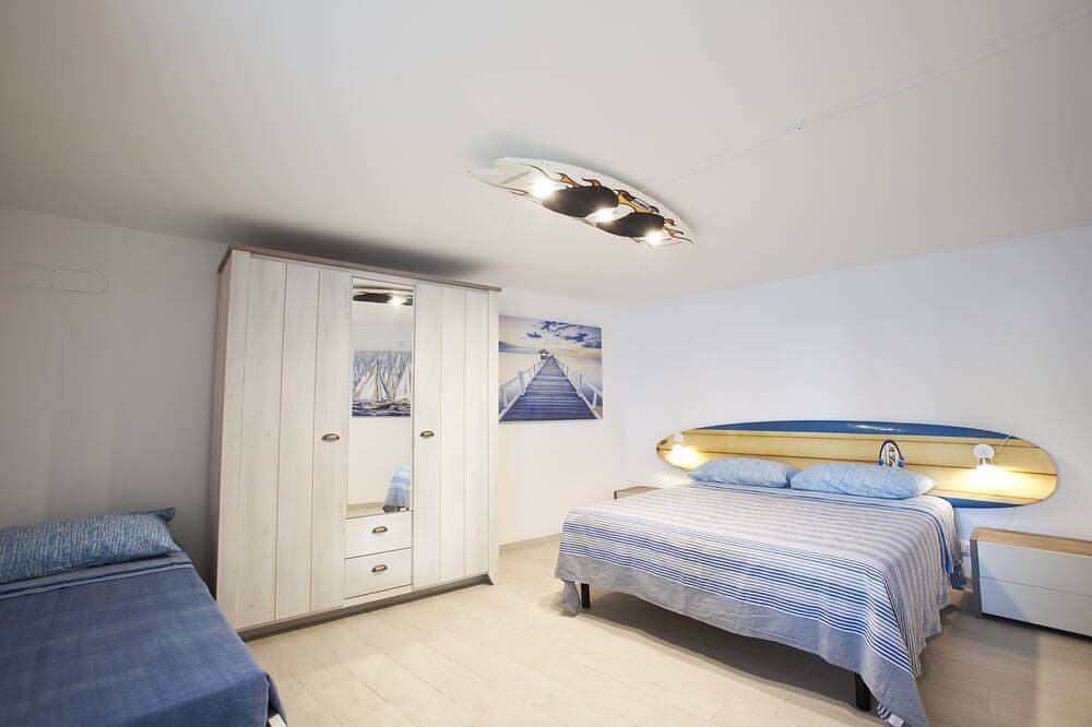 Detached cottage with patio and garden, up to 6 people in Anzio, Rom Provinz