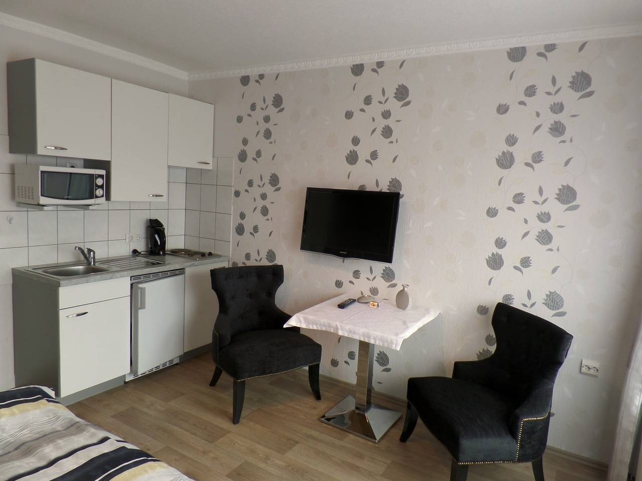 Ganze Ferienwohnung, Pension zum Wiesengrund - Zimmer mit Singleküche in Angermünde, Unteres Odertal