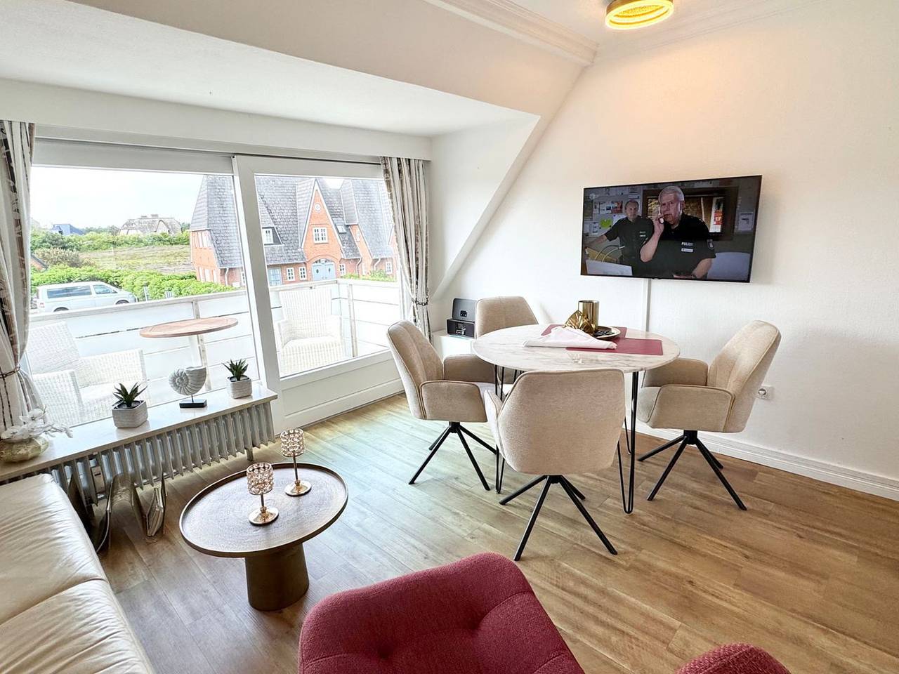 Ganze Wohnung, Schöne Ober- und Dachgeschoss-Wohnung mit Süd-Balkon in modernem Stil in Nordfriesische Inseln (Schleswig-Holstein), Wenningstedt