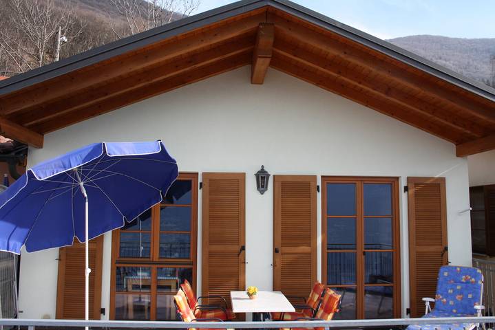 Ferienhaus für 4 Personen, mit Terrasse und Seeblick sowie Ausblick und Pool am Lago Maggiore - 4