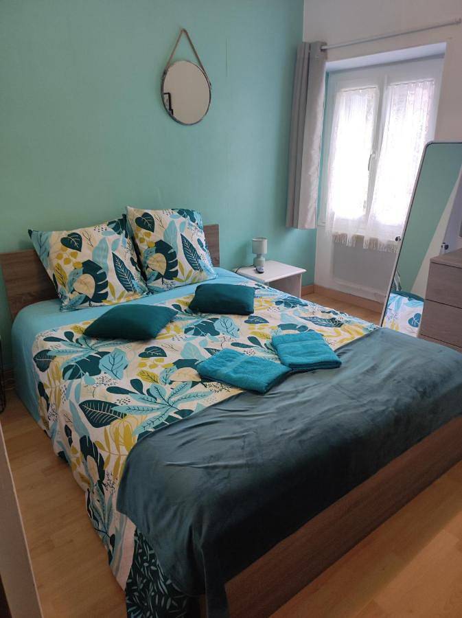 Gîte pour 2 personnes, avec Terrasse ainsi que Jardin et Vue à Labastide-Rouairoux