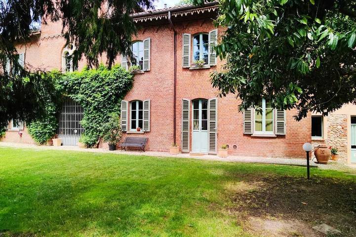 Intera Villa Storica di Charme con Piscina e Parco in Vaprio d'Agogna, Novara Province