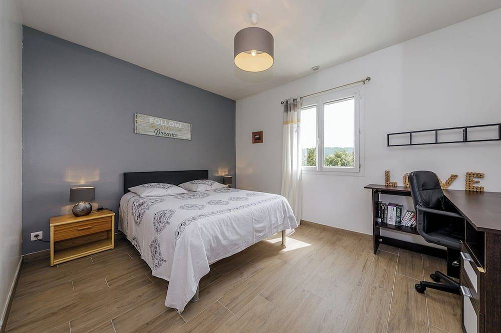 Raphaelle, spacieuse villa avec piscine privée et studio in Saint-Rabier, Périgord Noir